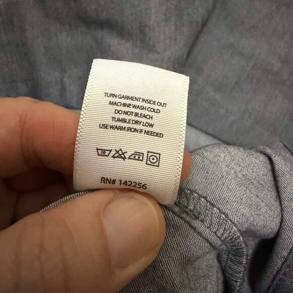 EUC Figs men’s gray scrub top sz M front pocket nurse attire workwear gently usd - Picture 12 of 13